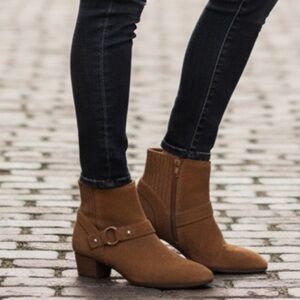 Essex Lane Women's Tan boots size 7.5w